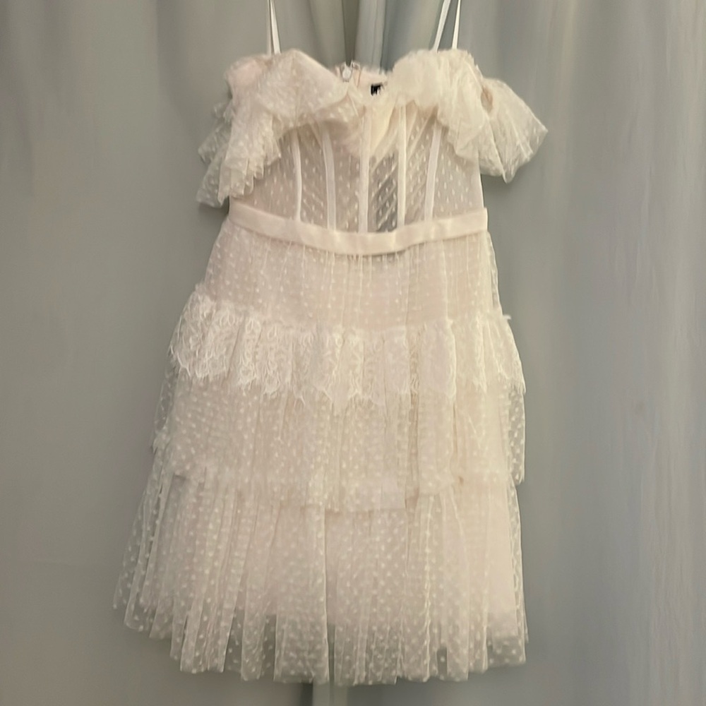 NWT BCBGMAXAZARIA white lace and tule corset dress with flutter sleeves, size 10